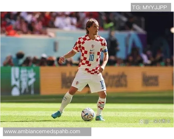 足球明星魔笛高清图片欣赏展现其精彩瞬间与独特魅力